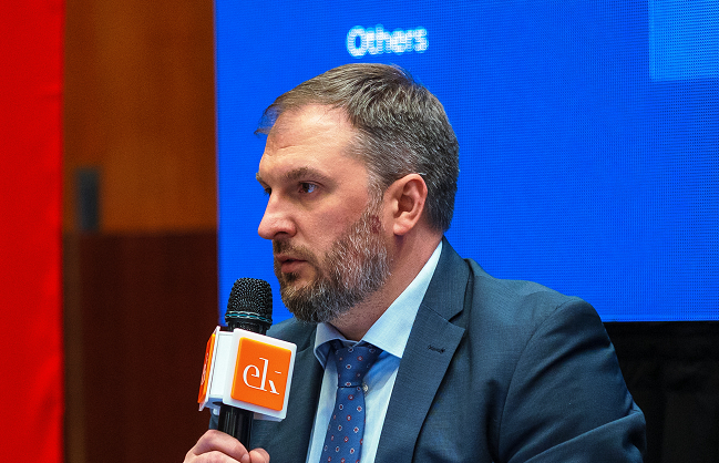 Думки про момент тріумфу абсурдності електромобілів (Навіяно гуркотінням генераторів)