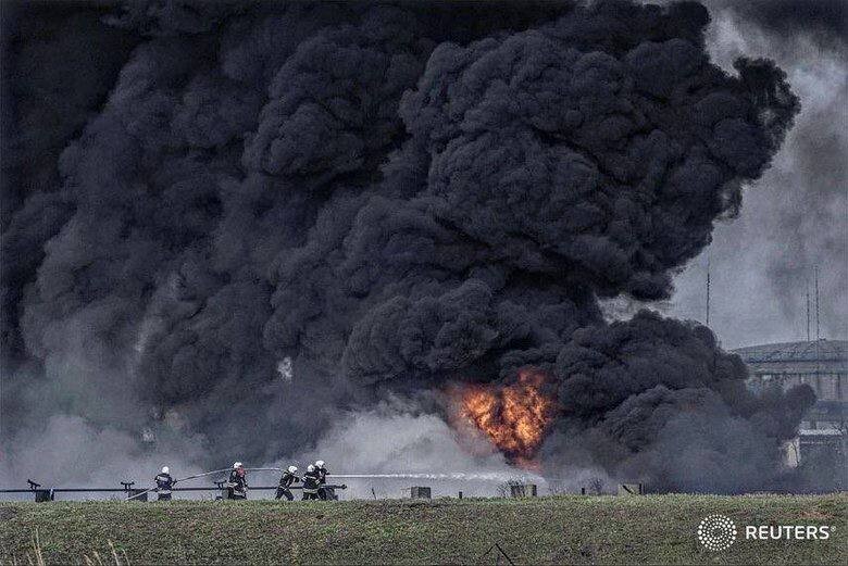 Оккупанты уничтожили крупнейший в Украине НПЗ (фото) 3