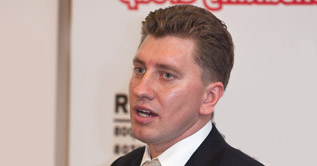 Место заправщика – возле топливной колонки